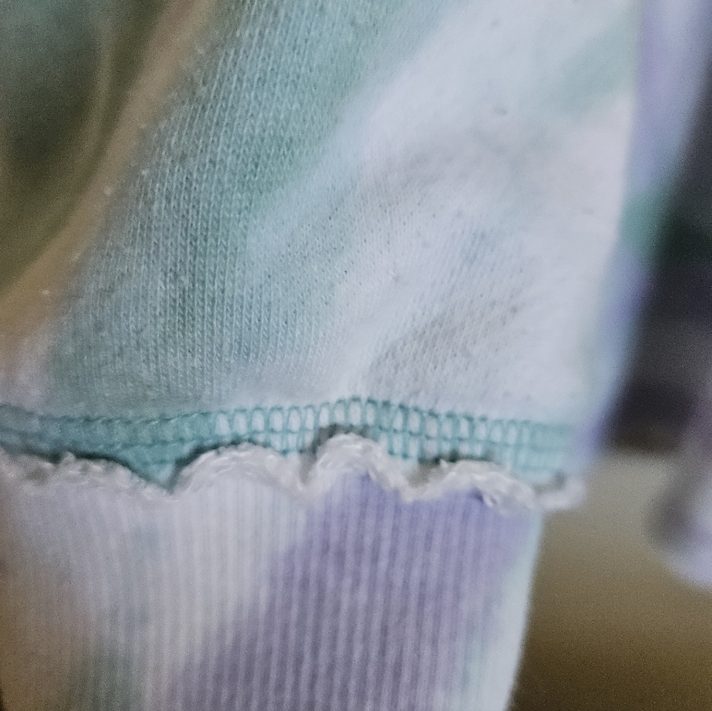 Women's Tie-Dye Sweatshirt Size M. - Picture 8 of 9